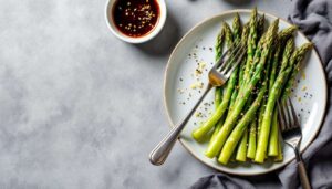 Grünspargel braten: Alexander Herrmann verrät, warum er immer Sesam dazu gibt